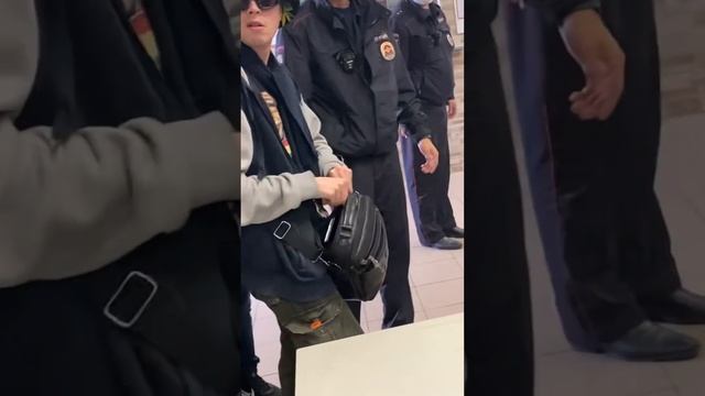 БЕСПРЕДЕЛ В МЕНТОВСКОМ ОТДЕЛЕ! ПОЛИЦИЯ БОРЗЕЕТ #полиция #мент #закон #нарушение #задержание #shorts смотреть онлайн