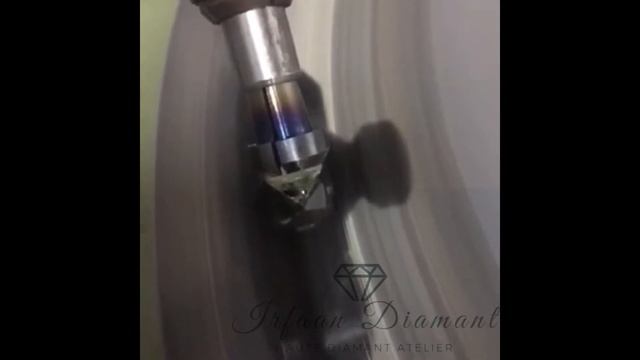 Super Rare Diamond Phenomenon: Piezoelectric Fluorescence 💎💙 смотреть онлайн