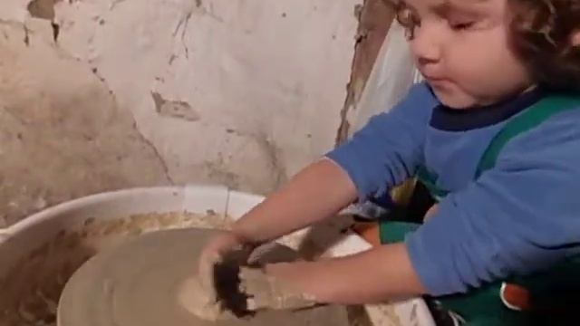 Malý hrnčiar - výroba misky :D смотреть онлайн