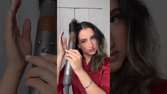 Look at that volume omg!! So good @fableandmane 😍 #hair #blowout #ayurveda #volume смотреть онлайн
