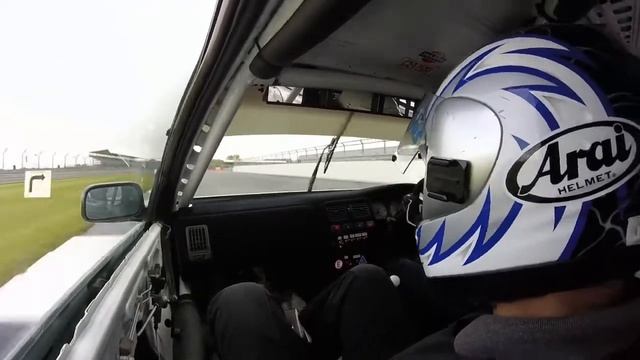 Silverstone National Almera GTI moments смотреть онлайн
