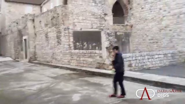 Walk with me through Diocletian's retirement villa in Split, Croatia смотреть онлайн