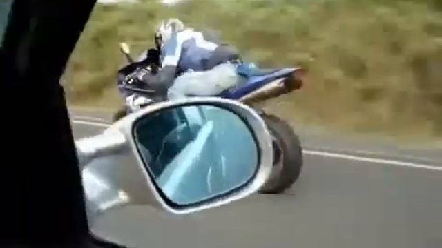 BMW M3 E36 Turbo 700 hp 700 л с против Yamaha R1 01 смотреть онлайн