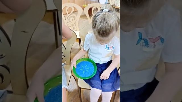 Разминка перед занятием в хоровом кружке "Королёк". Игра "Шишечка" смотреть онлайн