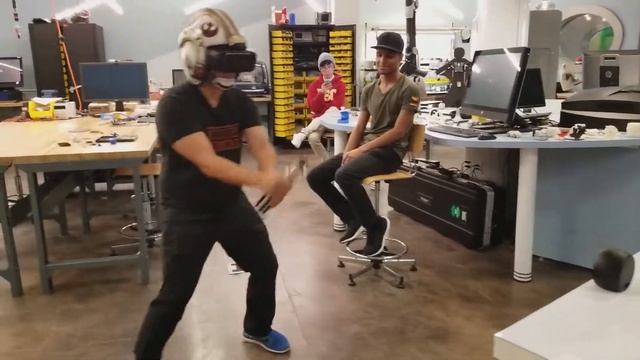 Star Wars Jedi Virtual Reality Trainer - X-Wing Helmet & Lightsaber смотреть онлайн