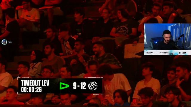 Tarik Reacts to Jett Cosplay in Crowd смотреть онлайн