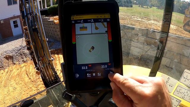TRIMBLE EARTHWORKS AND TOPCON RL-SV2S LASER DEMO ON CAT304 смотреть онлайн