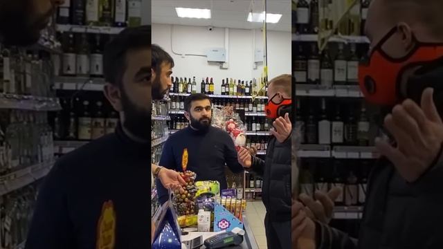 ХОЧЕТ ДРАКИ!ПРОСРОЧКА!ПОЛИЦИЯ #магазин #просрочка #полиция #директор #драка #шок смотреть онлайн