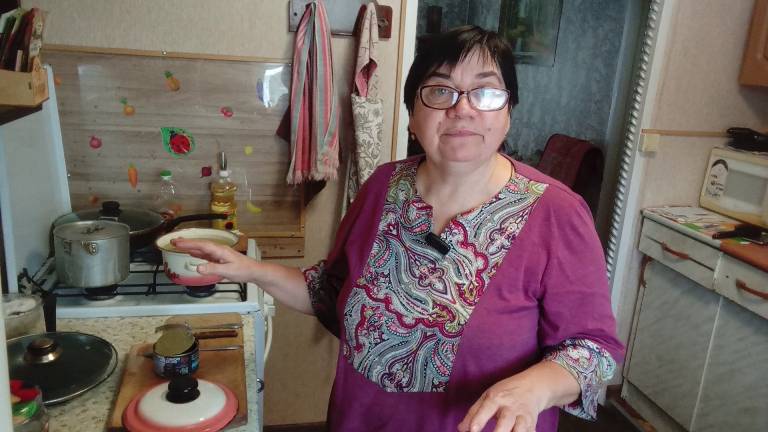 Живём на пенсии в деревне - Сегодня на кухне, готовлю еду, вкусно и сытно смотреть онлайн