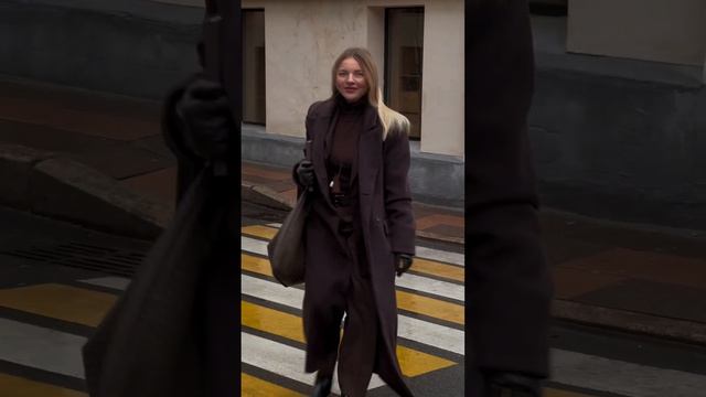 Монохромные образы на пике своей популярности #fashion #стиль #стильныеобразы #shortsvideo смотреть онлайн