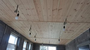 обшиваем вагонкой потолок по балкам перекрытия