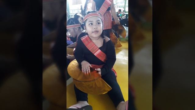 Zia's linggo ng wika смотреть онлайн