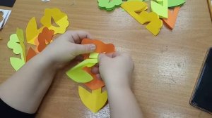 Цветочная гирлянда. Симметричное вырезание.