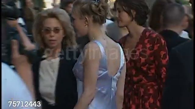Dominique Swain at the 'Lolita' Premiere in 1998 смотреть онлайн