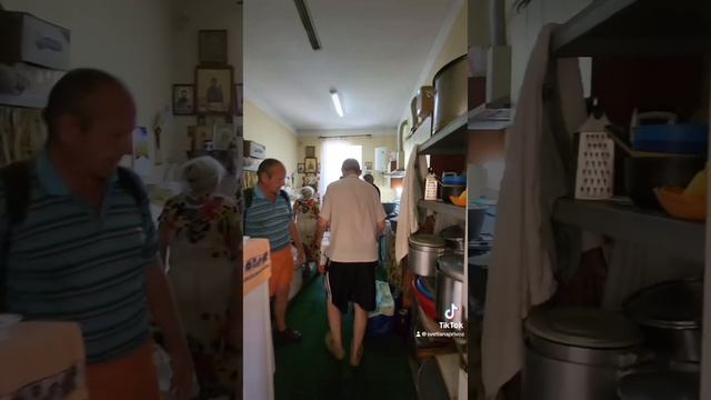 Вот так кормят Людей в Алексеевском Храме. Каждую пятницу мы туда ездим. Одесса смотреть онлайн