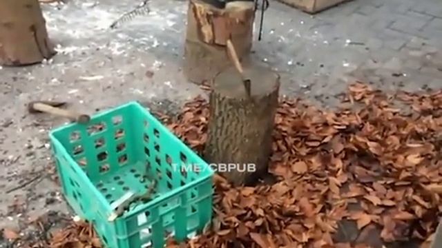 Парень нагрел соль до температуры её плавления и залил её в воду. смотреть онлайн