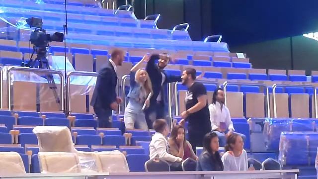 15 07 16 Голосящий КиВиН Сборная Баку на репетиции начальной песни смотреть онлайн