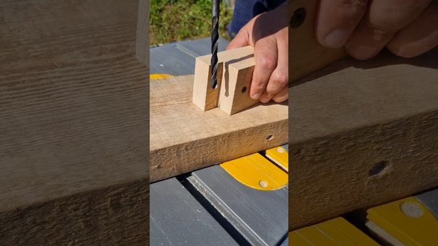 Простое приспособление для сверления под углом 90 градусов смотреть онлайн