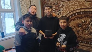 Токкинская школа-интернат как живут дети от дали от родителей. Вручение подарка.