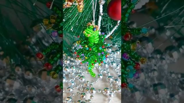 Змея-ëлка из бисера смотреть онлайн