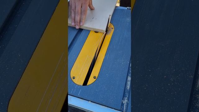 Как сделать одинаковые клинья на циркулярном станке смотреть онлайн