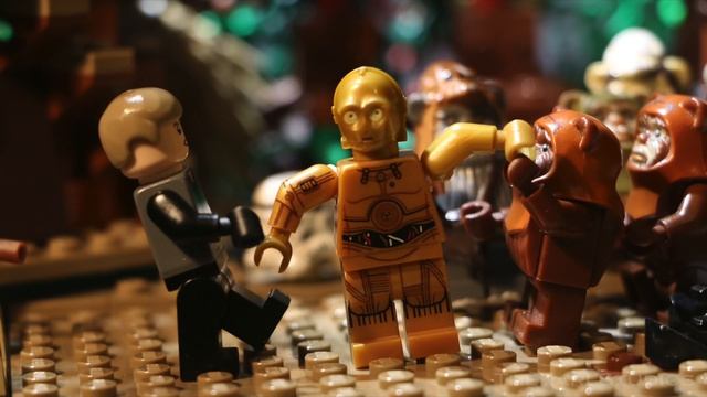 LEGO Star Wars - Why C-3PO's got a red arm смотреть онлайн