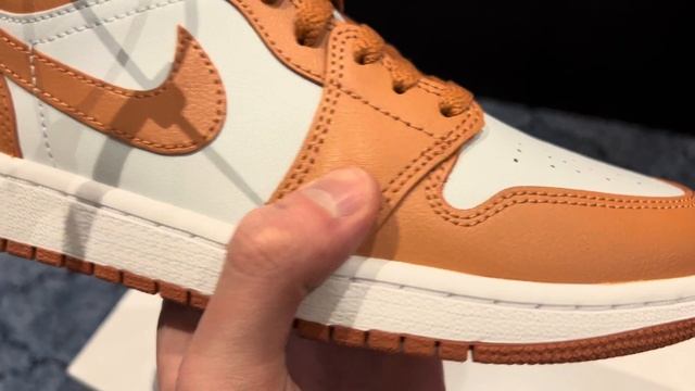 Обзор Jordan 1 low Sky J Orange | лучшая расцветка джорданов на лето смотреть онлайн