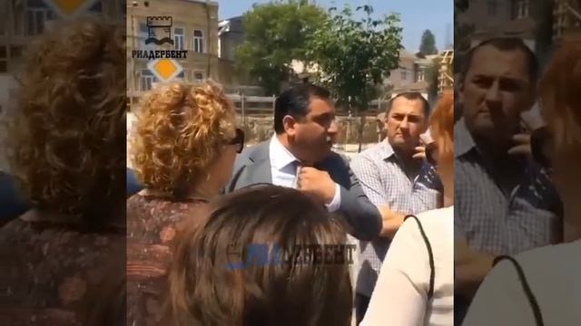 Директор музея ""Нарын-Кала": "Рот закрой: Ни одна стройка не имеет разрешения на строительство!" смотреть онлайн