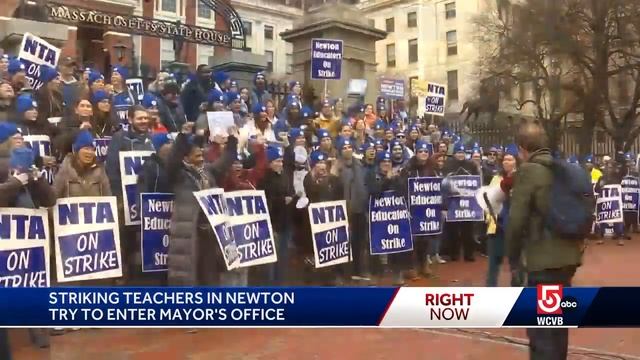 Newton teachers wait outside mayor's office; 'We're done waiting for the mayor' смотреть онлайн