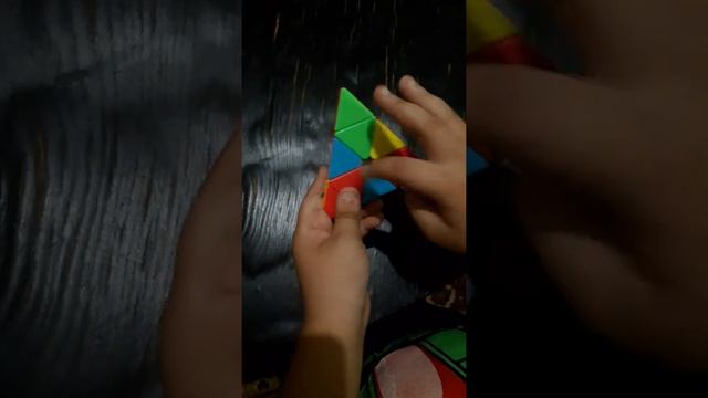 Piramida kubik rubikni tez va oson terish uslubi смотреть онлайн