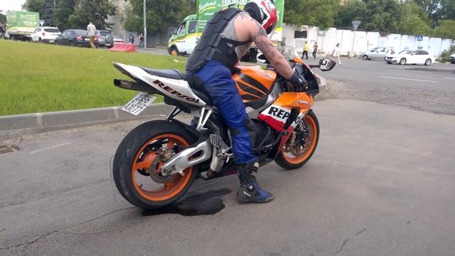honda cbr1000rr спалил резину смотреть онлайн