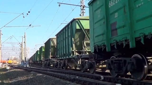 ВЛ10-762 с приветом! грузовым поездом смотреть онлайн