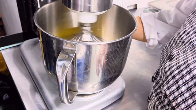 Алмагуль готовит