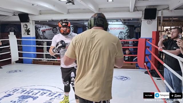 Поединки бойцов. Подготовка Дацика к бою смотреть онлайн