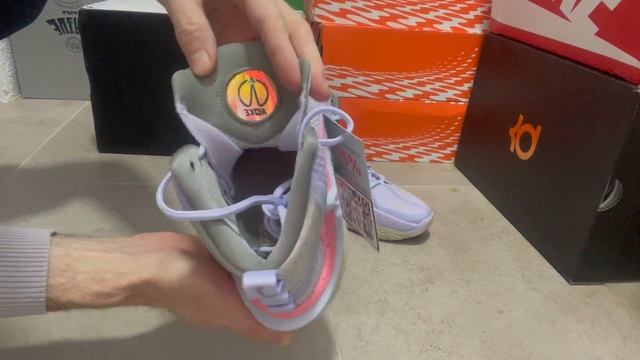 Распаковка Nike G.T. Jump "Easter" смотреть онлайн