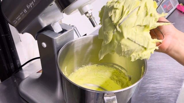 Фисташковый рулет с фисташковой пастой и творожным сыром