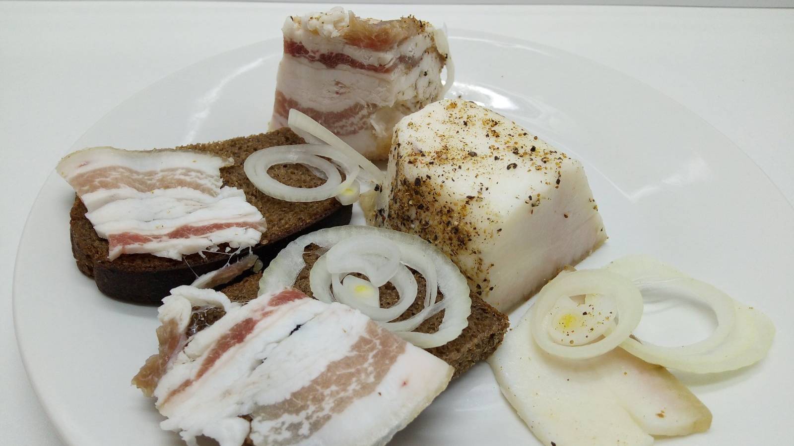 Любимый рецепт засолки сала. Самый простой рецепт сухого засола сала из обычных продуктов и специй. смотреть онлайн