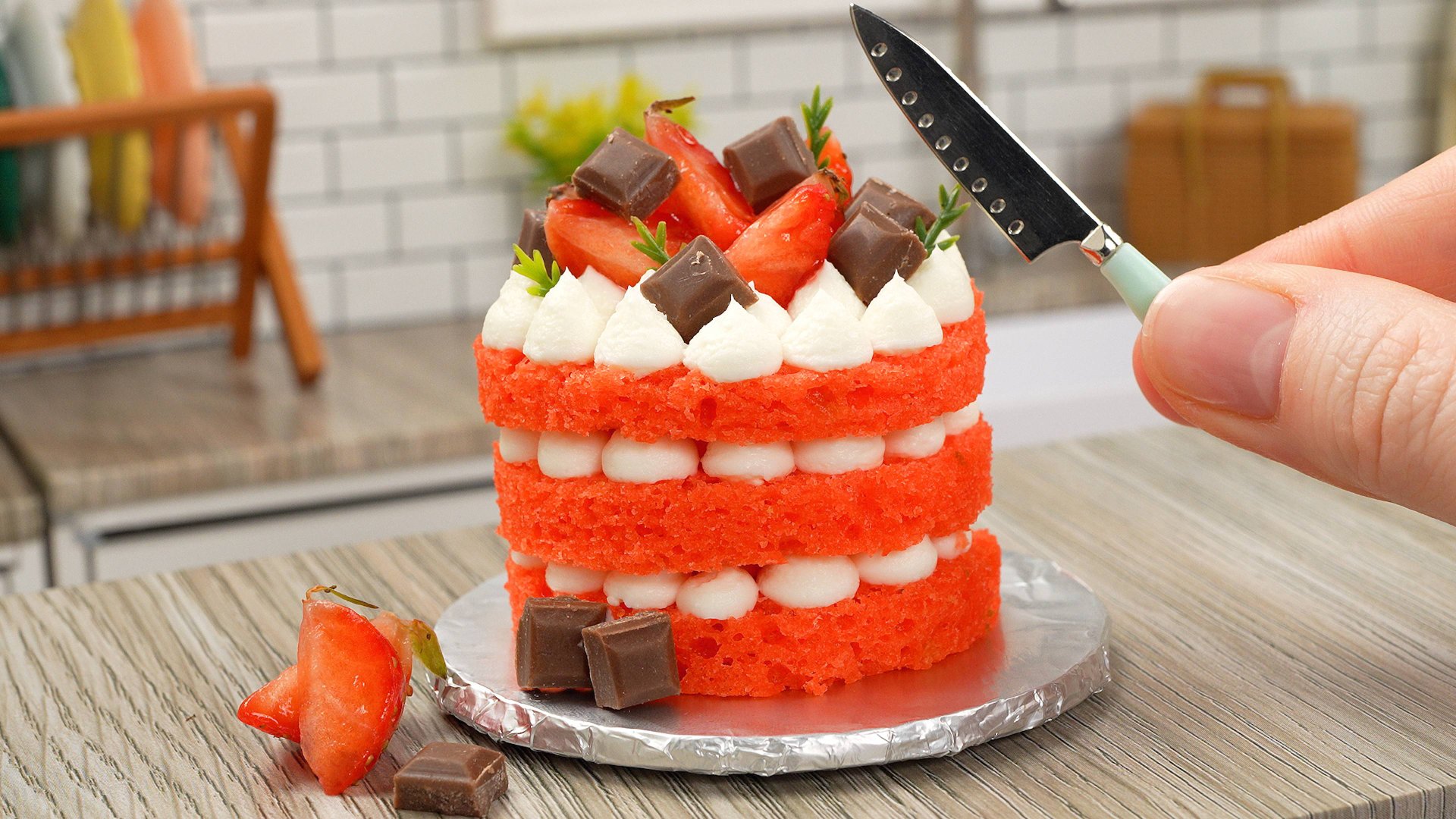 Мини Торт Красный Бархат с Клубникой 🍓😻 Миниатюрный Торт 🍰 Мини Кухня смотреть онлайн