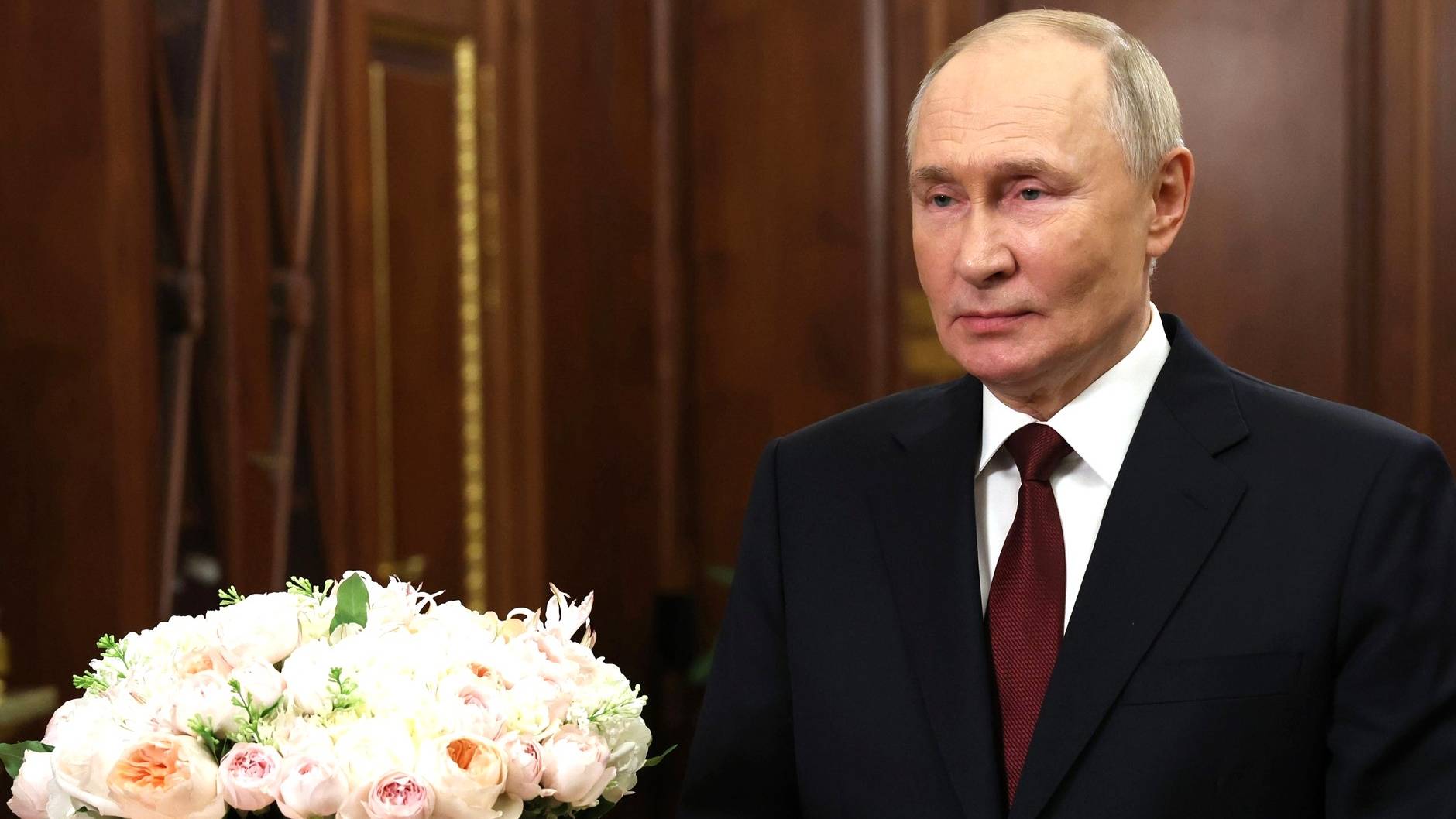 Видеообращение президента России Владимира Путина в честь 95-летия Александры Пахмутовой смотреть онлайн