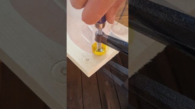 Лайфхак для струбцин, используйте пластиковую крышку, чтобы не оставалось следов смотреть онлайн