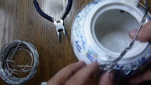 Сибирь, тайга. Ремонт чайника. Фарфор.