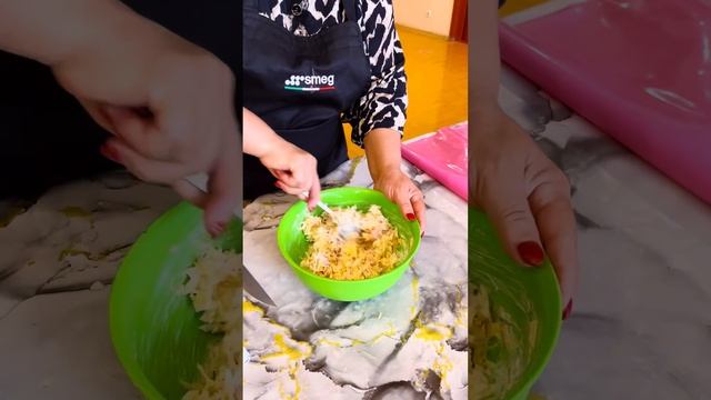 Алмагуль готовит