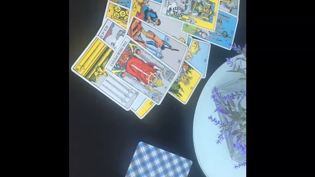 Что Думает О Вас Загадочный Мужчина Таро смотреть онлайн