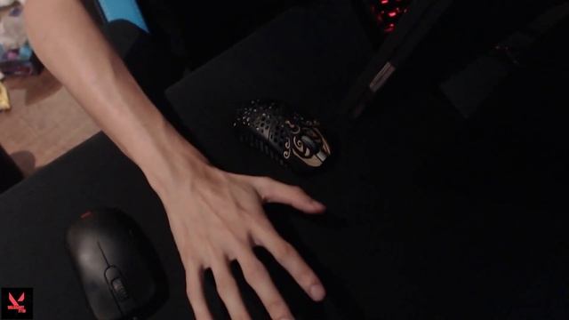 TenZ Shows How To Grip The Mouse