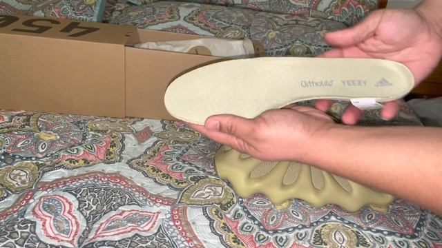A quick look at the Adidas Yeezy 450 Resin смотреть онлайн