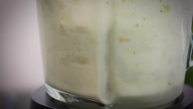 Brazilian Avocado Milk | Freeletics Nutrition смотреть онлайн