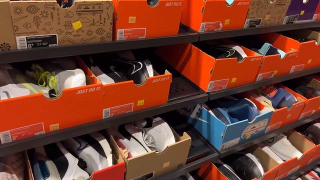 NIKE CLEARANCE STORE NIKE SHOES MEN'S & WOMEN'S | SHOP WITH ME смотреть онлайн