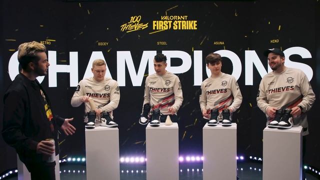 Nadeshot Surprises Valorant Champs w/ Exclusive 100 Thieves Jordans! смотреть онлайн