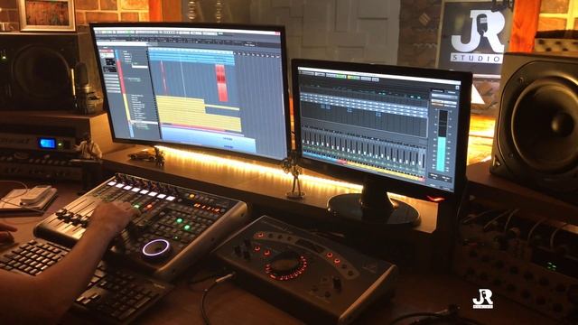 MIXANDO COM CONTROLADORA BEHRINGER X TOUCH смотреть онлайн