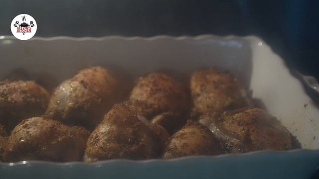 Juicy & Crispy Baked Chicken Thighs (Easy Recipe!) смотреть онлайн